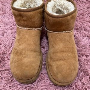 Ugg Mini Classic